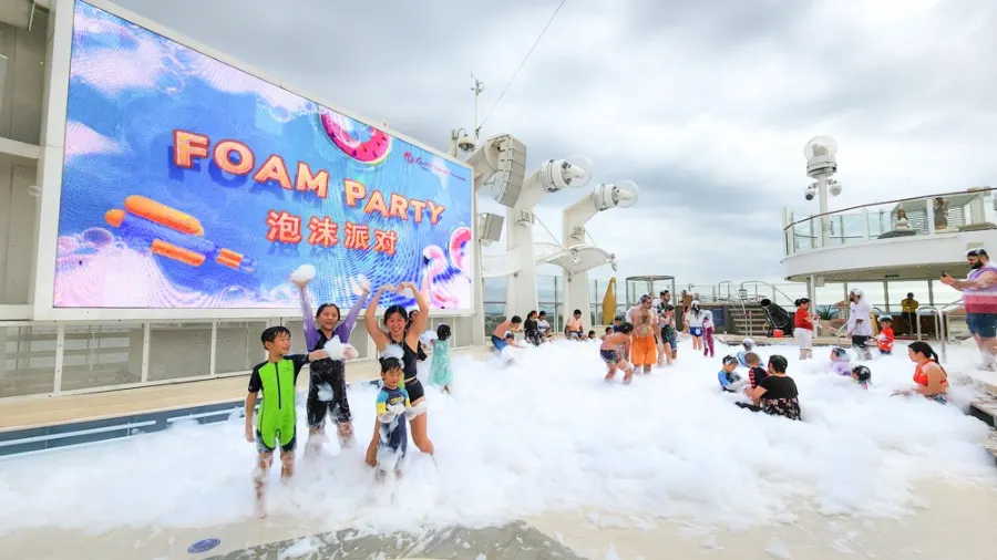 Zouk’s Foam Party