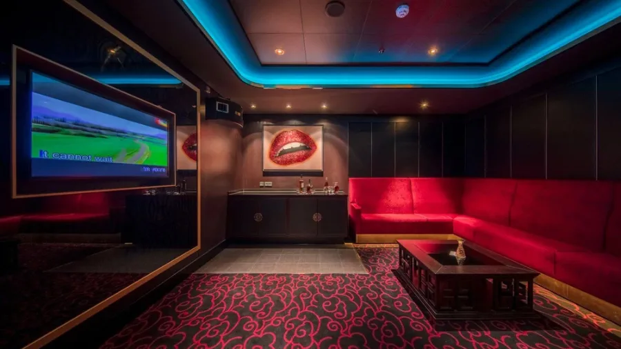 Private karaoke rooms with snack service