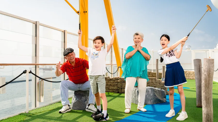 9-hole mini golf putting course on Genting Dream
