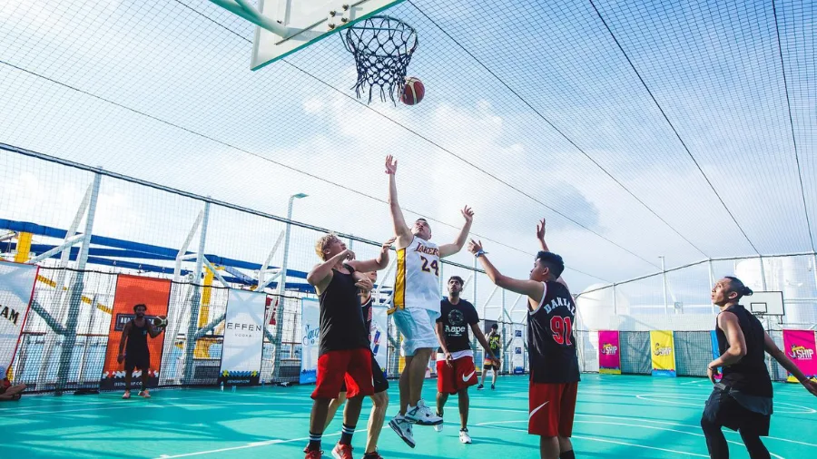 Sportsplex multi-sport court on Genting Dream