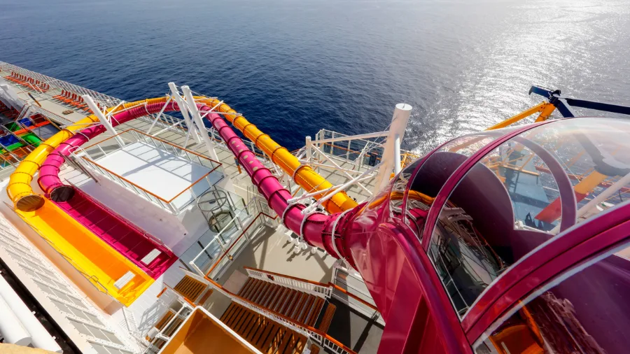 Waterslide Park – six thrilling slides above the ocean
