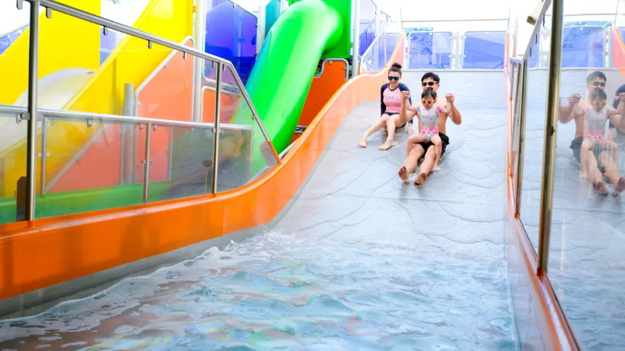 Waterslide Park – six thrilling slides above the ocean